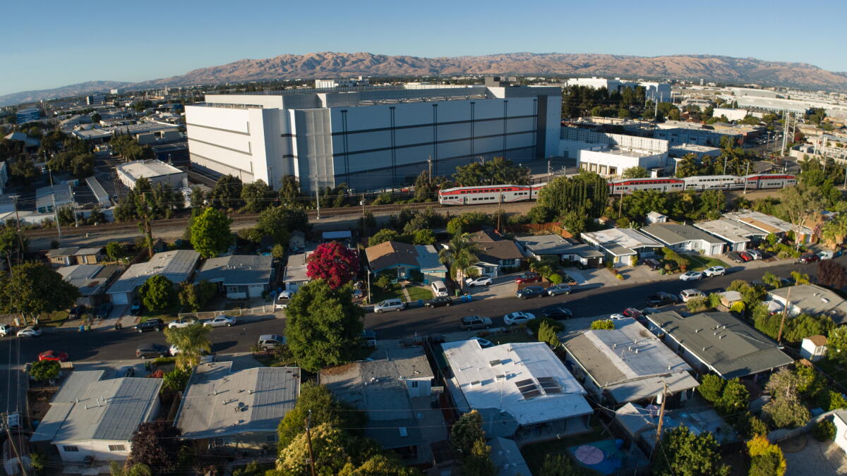 Sequoia Data Center (2600 De La Cruz Boulevard), a photo of the site